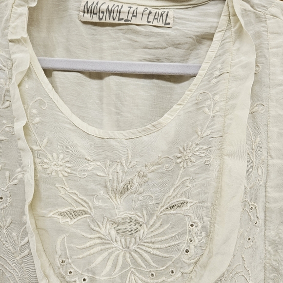 Magnolia Pearl Embroidered Blouse TOP - Picture 5 of 7